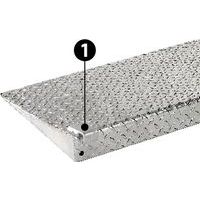 1 - crochets permettant de fixer la rampe sur le plancher
